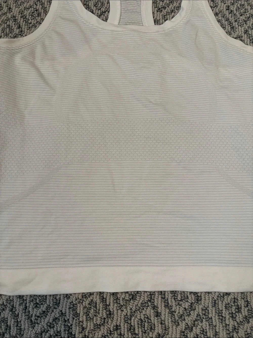 lululemon athletica White Swiftly Size 6 Racerback Seamless Tank